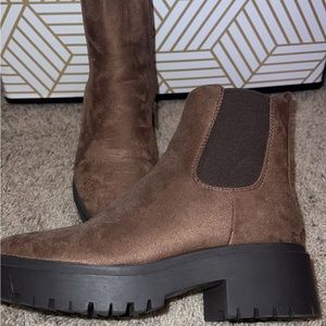 Brown platform boot